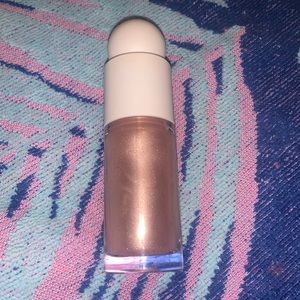 Rare Beauty Liquid Luminizer Mesmerize